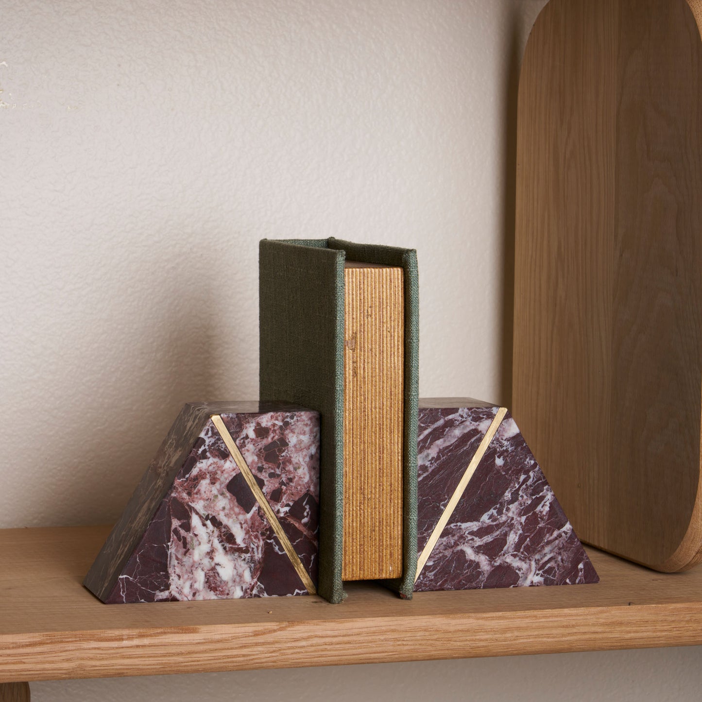 Merlot (Burgundy Marble Shelves)