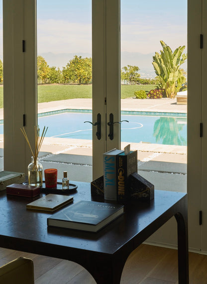 Merlot (Burgundy Marble Shelves)