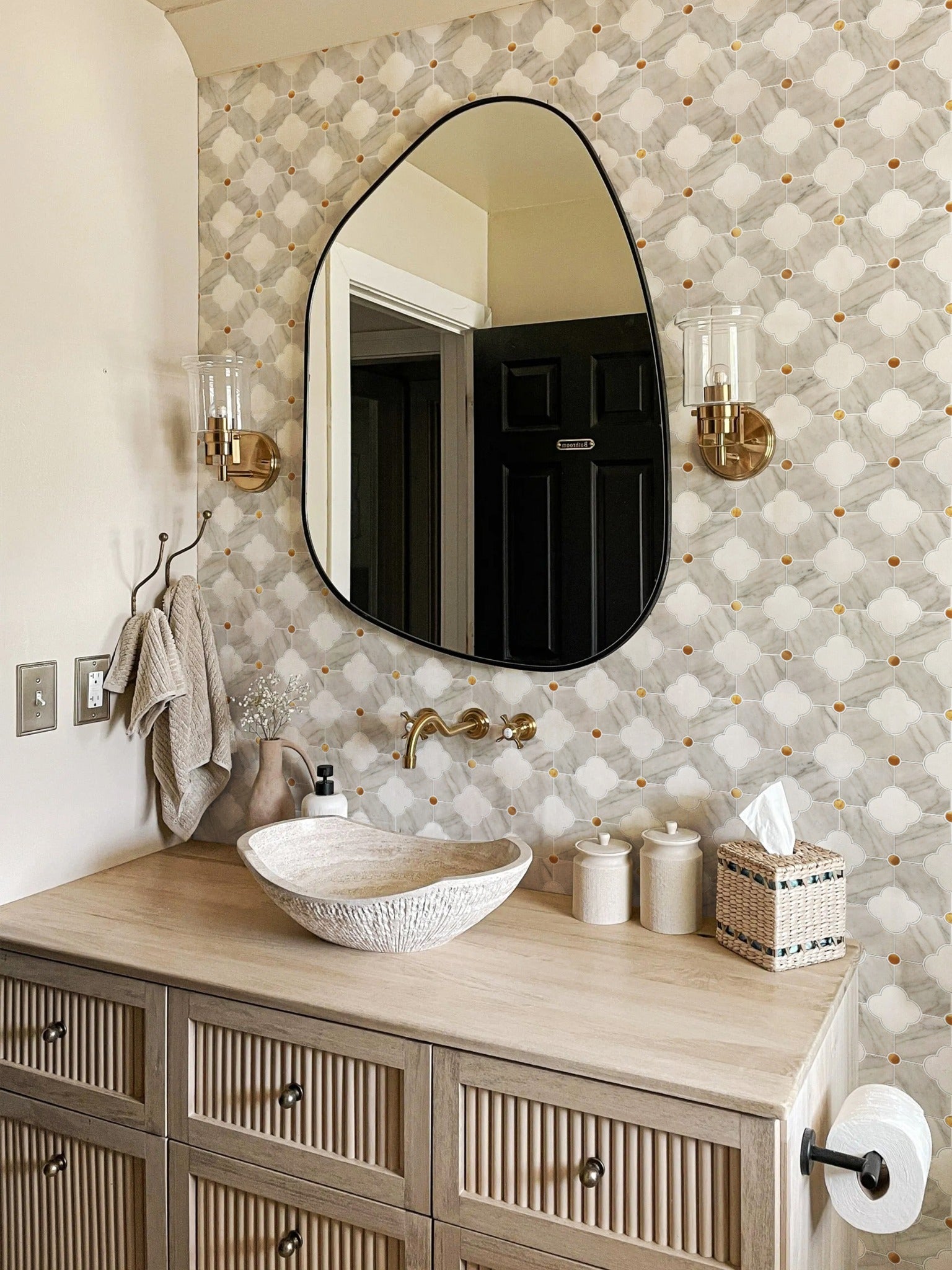 Glaciale Fleur marble mosaic installation render