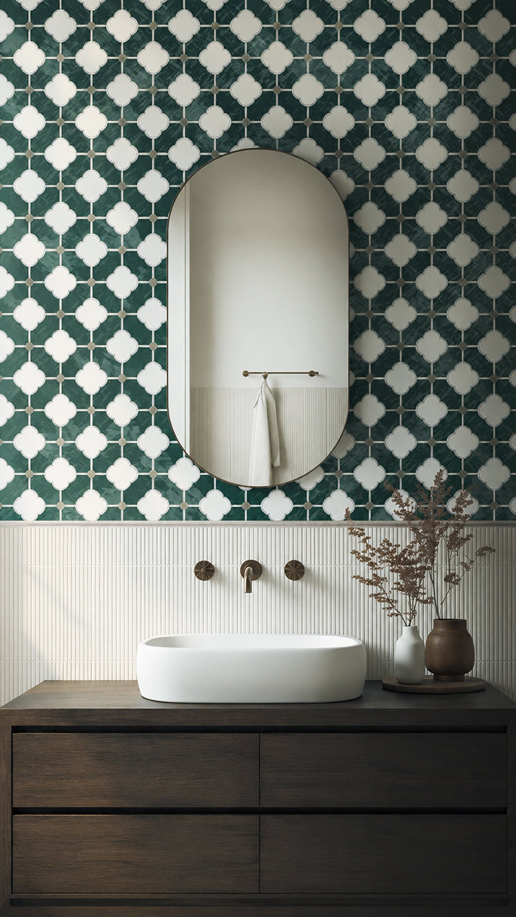 Verdant Fleur clover marble mosaic in a vertical installation