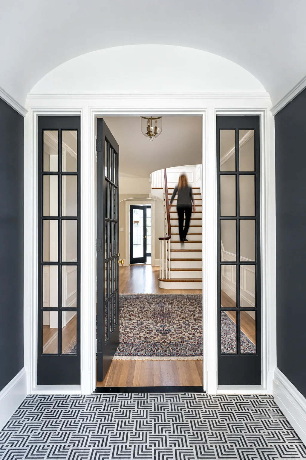 Parallax Noir marble mosaic entryway floor installation